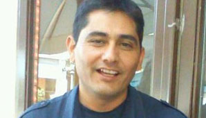 Policía héroe salvó a un bebé de una muerte segura Policía héroe salvó a un bebé de una muerte segura