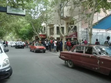Mirá la vigilia de los hinchas de River en el hotel Mirá la vigilia de los hinchas de River en el hotel