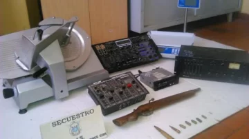 Recuperan elementos robados en una avícola y a un DJ; también secuestran un arma Recuperan elementos robados en una avícola y a un DJ; también secuestran un arma