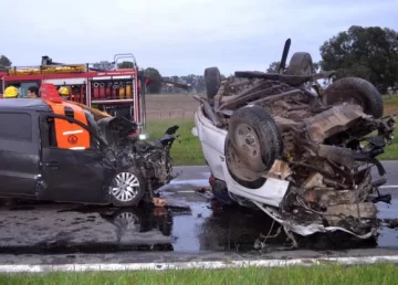 Seis muertos por el violento accidente entre 4 vehículos Seis muertos por el violento accidente entre 4 vehículos