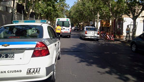 Iba en una moto, la chocaron de atrás y terminó en el hospital Iba en una moto, la chocaron de atrás y terminó en el hospital
