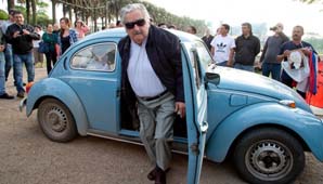 En su Fusca, Mujica llegó a votar En su Fusca, Mujica llegó a votar