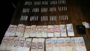 Apedrearon a policías mientras detenían a joven que vendía drogas Apedrearon a policías mientras detenían a joven que vendía drogas