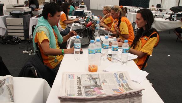 Un cafecito con el diario Un cafecito con el diario