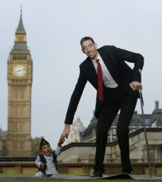 Dos Guinness se saludan en Londres Dos Guinness se saludan en Londres