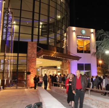 Cadenas y súper abrirán en el feriado Cadenas y súper abrirán en el feriado