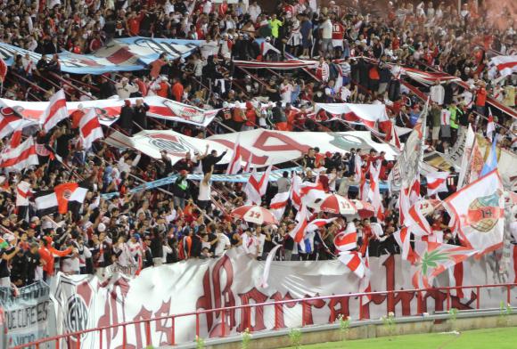 Pedido para que no entren los barras Pedido para que no entren los barras