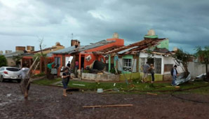 Un tornado destruyó todo a su paso en Misiones Un tornado destruyó todo a su paso en Misiones