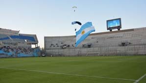 Con una impactante presentación en el Bicentenario, arrancó el Mundial de Paracaidismo Con una impactante presentación en el Bicentenario, arrancó el Mundial de Paracaidismo
