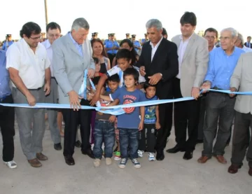 Festejo con más luz y pavimento Festejo con más luz y pavimento