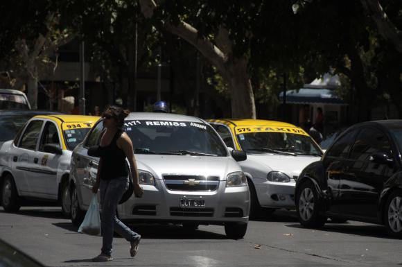 El Ejecutivo dará, al menos, otras 200 licencias de taxis El Ejecutivo dará, al menos, otras 200 licencias de taxis