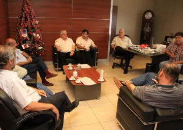 Viñateros quieren bloquear el vino para subir el precio Viñateros quieren bloquear el vino para subir el precio