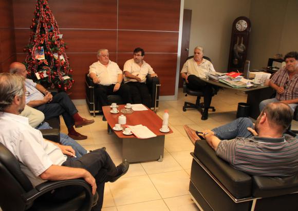 Viñateros quieren bloquear el vino para subir el precio Viñateros quieren bloquear el vino para subir el precio