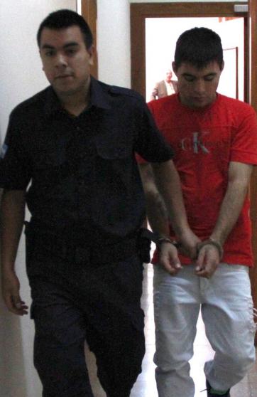 Protegió al violador de su hija, piden alejarla de ella Protegió al violador de su hija, piden alejarla de ella