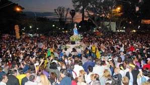 Conmovedora demostración de fe a la Virgen Conmovedora demostración de fe a la Virgen