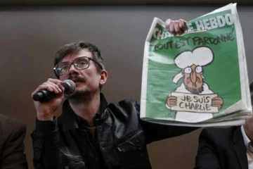 Dibujantes de Charlie Hebdo cuentan historia de nueva tapa Dibujantes de Charlie Hebdo cuentan historia de nueva tapa