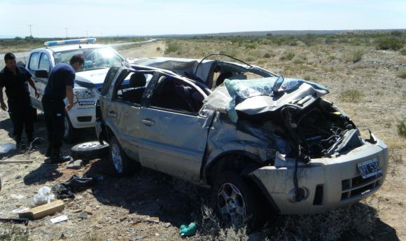 Iban de vacaciones y volcaron en Vallecito: una mujer grave Iban de vacaciones y volcaron en Vallecito: una mujer grave