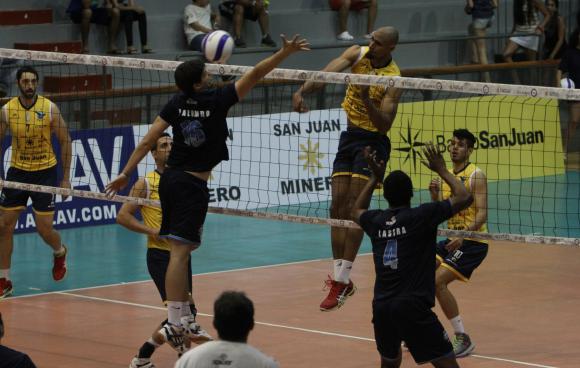 El central brasileño Ualas destacó las dos remontadas El central brasileño Ualas destacó las dos remontadas