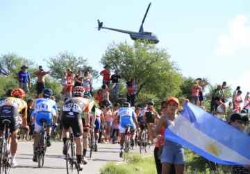 Quines vivió su fiesta con el paso del Tour Quines vivió su fiesta con el paso del Tour