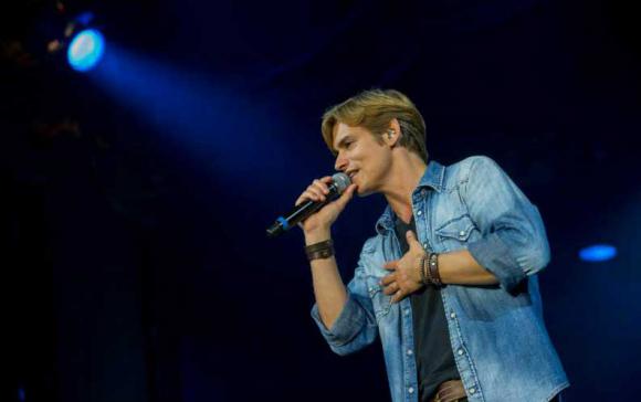 Entra Fonsi por Ale Sanz Entra Fonsi por Ale Sanz