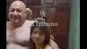 Escándalo por fotos de un intendente con chicas desnudas Escándalo por fotos de un intendente con chicas desnudas