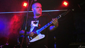 Un guitarrista murió mientras tocaba por una descarga eléctrica Un guitarrista murió mientras tocaba por una descarga eléctrica