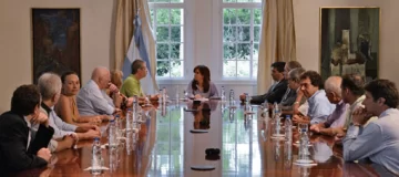 Cristina recibió en Olivos a familiares de víctimas del atentado de la AMIA Cristina recibió en Olivos a familiares de víctimas del atentado de la AMIA