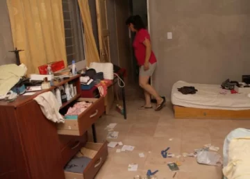 Encapuchados asaltan y atan a 6 personas en una vivienda Encapuchados asaltan y atan a 6 personas en una vivienda