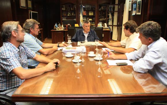 Gioja, a la Nación: que actúe por la rebeldía de Mendoza Gioja, a la Nación: que actúe por la rebeldía de Mendoza