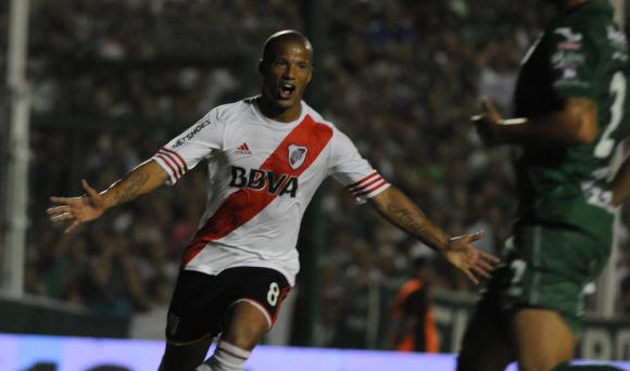 River fue pura efectividad y vapuleó a Sarmiento River fue pura efectividad y vapuleó a Sarmiento