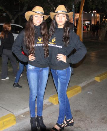 El variado look de las promotoras El variado look de las promotoras