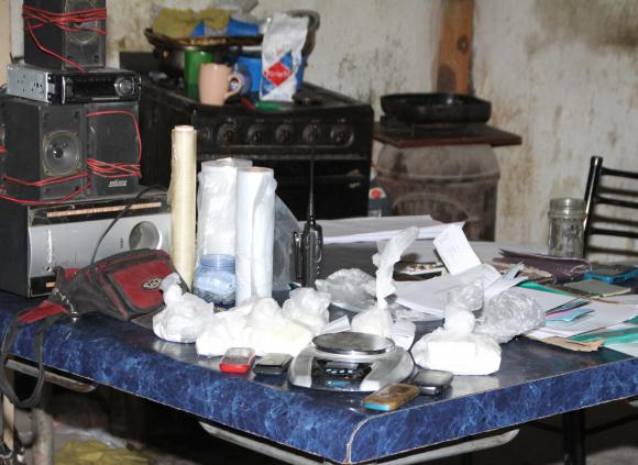 Por un robo, caen supuestos narcos con 1,3kg de cocaína Por un robo, caen supuestos narcos con 1,3kg de cocaína