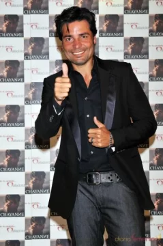Podría venir Chayanne en abril Podría venir Chayanne en abril