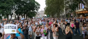 Una multitud homenajeó a Nisman en Buenos Aires Una multitud homenajeó a Nisman en Buenos Aires