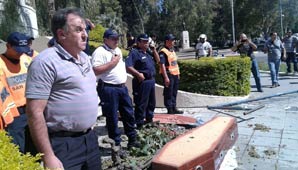 Tensión en la protesta de viñateros: tiraron uvas contra la policía y derribaron vallas Tensión en la protesta de viñateros: tiraron uvas contra la policía y derribaron vallas