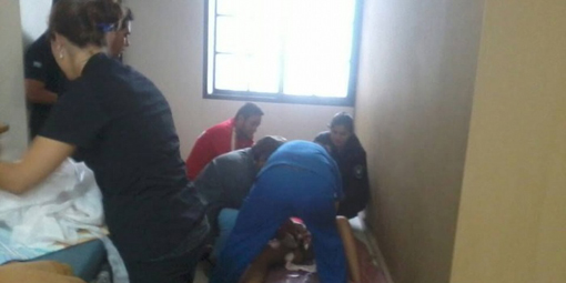 Dio a luz en una comisaría con ayuda de 4 policías Dio a luz en una comisaría con ayuda de 4 policías