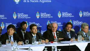 Sin la oposición, el oficialismo debatió en comisión la reforma de la Agencia de Inteligencia Sin la oposición, el oficialismo debatió en comisión la reforma de la Agencia de Inteligencia