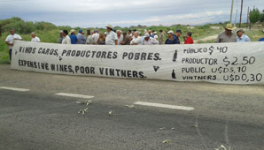 Tras el corte de ruta, viñateros anunciaron una marcha por el centro sanjuanino Tras el corte de ruta, viñateros anunciaron una marcha por el centro sanjuanino