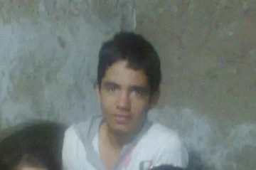 Desesperada búsqueda de un joven que repitió por tercera vez en la escuela y hace más de 48 horas que no aparece Desesperada búsqueda de un joven que repitió por tercera vez en la escuela y hace más de 48 horas que no aparece