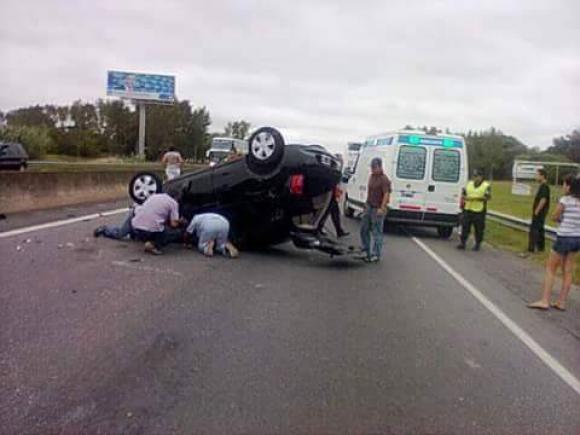 Barbie Velez herida en un vuelco Barbie Velez herida en un vuelco