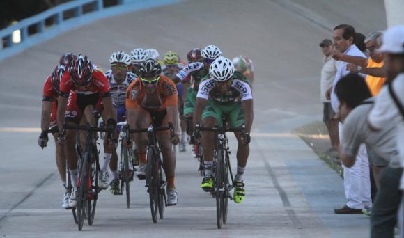 Díaz ganó en apretado final Díaz ganó en apretado final