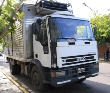 Un camión lo aplastó y murió Un camión lo aplastó y murió