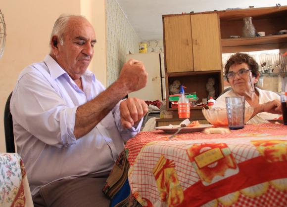 Feroz golpe armado contra 2 abuelos y su pequeño nieto Feroz golpe armado contra 2 abuelos y su pequeño nieto