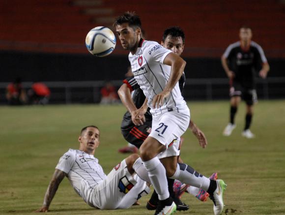 San Lorenzo derrotó a Estudiantes y le impidió ser puntero San Lorenzo derrotó a Estudiantes y le impidió ser puntero