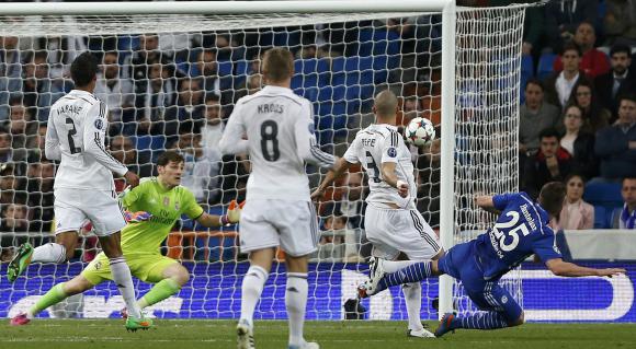 El Madrid perdió con el Schalke 04, pero igual clasificó a cuartos El Madrid perdió con el Schalke 04, pero igual clasificó a cuartos
