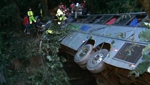 Brasil: al menos 49 muertos al desbarrancarse un micro Brasil: al menos 49 muertos al desbarrancarse un micro
