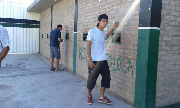 Precios altos, poca venta e hinchas indignados Precios altos, poca venta e hinchas indignados