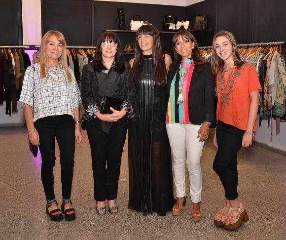 Inauguración de una casa de modas Inauguración de una casa de modas