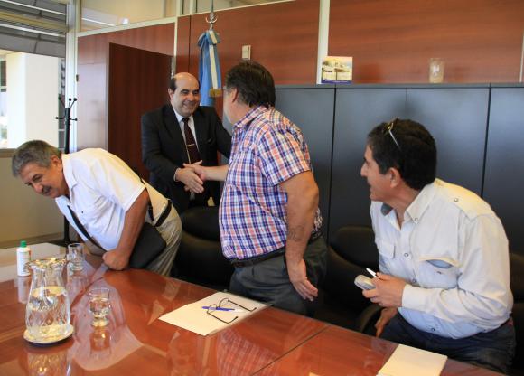 Estatales reciben el 32,5% de suba y un fijo desde marzo Estatales reciben el 32,5% de suba y un fijo desde marzo