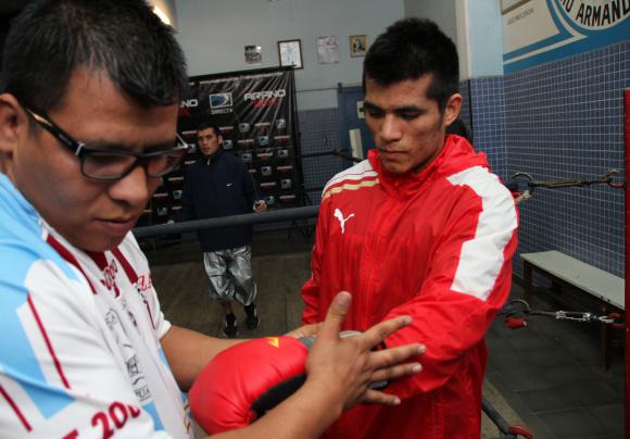 Fernández, con su gente Fernández, con su gente